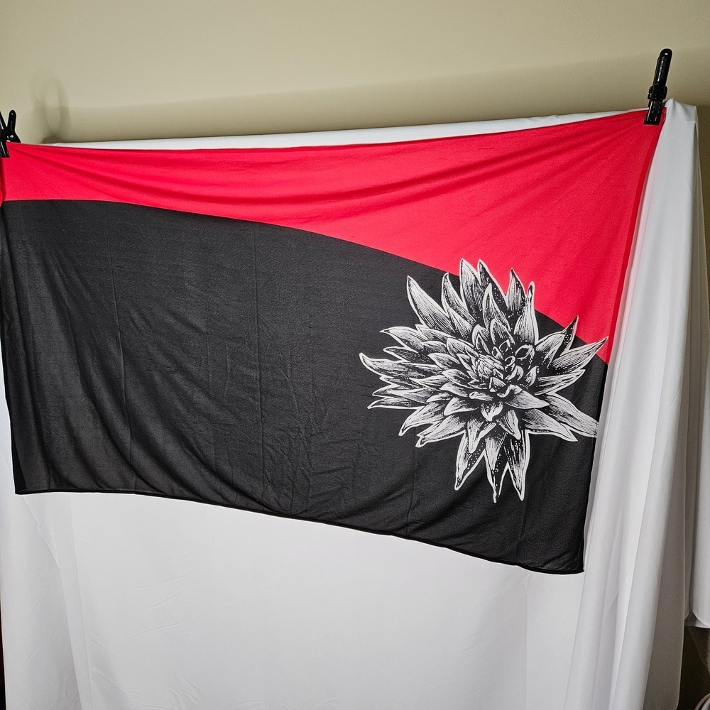 Large Black and Red Women's Scarf 32 X 56 - Picture 1 of 2